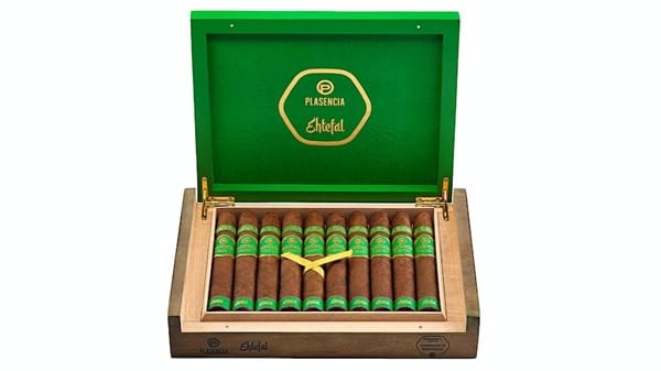 plasencia ehtefal world cup cigar 2022 fifa