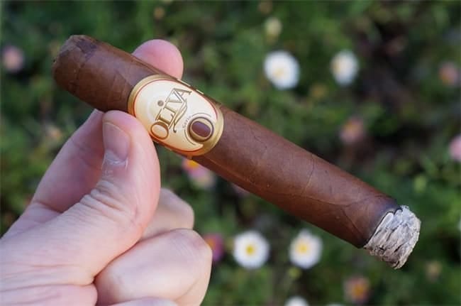 How to Extend the Burning Life of Cigars