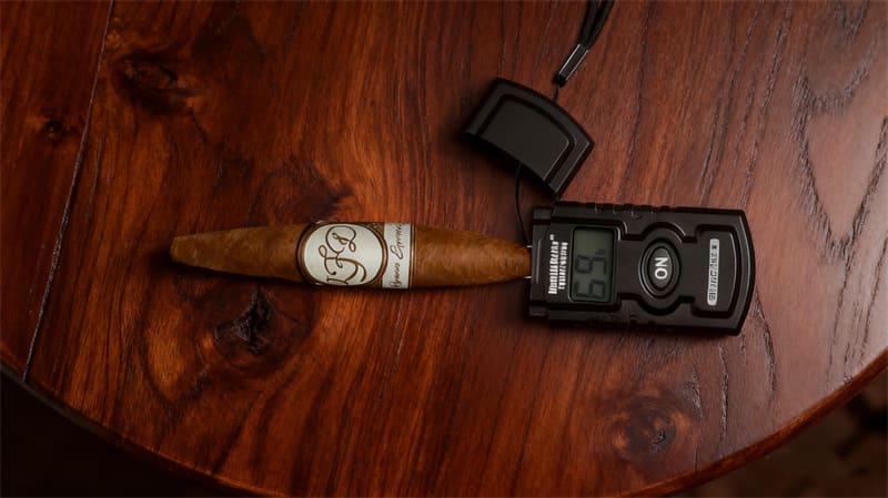 Boveda-Acrylic-Humidor-Review-test-cigars-after